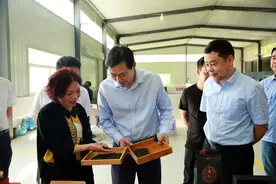 罗荣怀赴陕西省西乡县调研定点扶贫工作图片