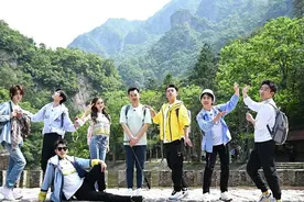 《奔跑吧》"旅游团"开启春游之旅 暗藏神秘任务图片