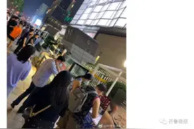泉城路夜市出摊了！街头艺人："今年以来第一次出来唱歌"图片