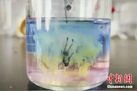 这是做化学实验？这分明是在做艺术品啊！太美啦图片