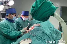 老人房顶坠落骨盆骨折！业达医院援渝医生成功实施通道螺钉手术图片