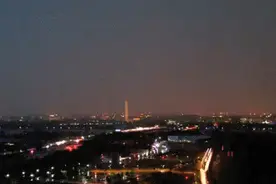 华盛顿纪念碑被雷劈了图片