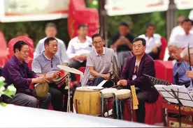 撂下锄头上戏台 演演咱村新鲜事图片