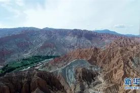 丹霞地貌美如画图片