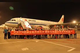 打“飞的”复工！成都始发首班复工国际客运包机，今天凌晨飞巴基斯坦图片