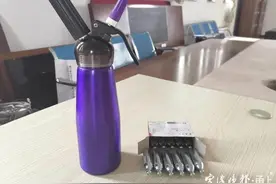 男子吸食“笑气”导致精神失常，反锁房门点火，还跑到楼顶跳楼图片