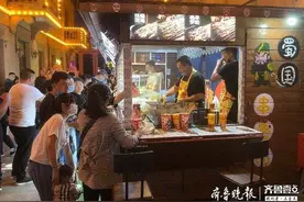 烟台夜市悄然升级，新夜市人流爆满！十字街夜市成市民消夏打卡地图片