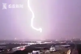 华盛顿纪念碑被闪电击中 2天内美国两处地标“受损”图片