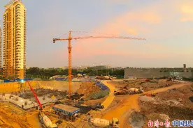 南宁西乡塘第一高楼完成超厚筏板浇筑图片