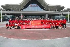 老师全程护航，6月6日约两百名湖北籍北大学子重返燕园图片