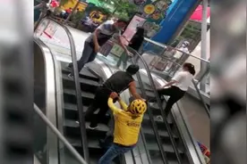 外卖哥飞身捉贼后匆匆离开：因为我还有单视频封面