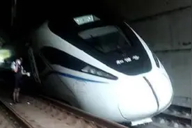 因落石行车受阻！贵广线D1862列车248名旅客已被转运图片