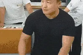 徒手劈砖的物理老师走火网络，每天跑6公里还是健身达人图片