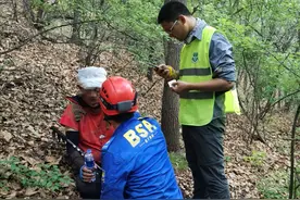 驴友探险摔下悬崖 数十救援者搜救一夜图片