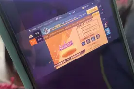 14岁女孩玩手游充6万被发现后自杀，游戏被指氪金涉黄图片