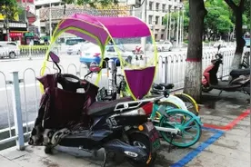 电动车上装遮阳篷很危险图片