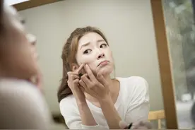 青春痘不要随便抠！杭州姑娘脸上痘痘一个月不见好，最后抠出了凶险的脑脓肿图片