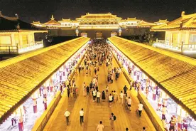 襄阳唐城景区恢复夜经济图片