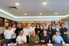 湖南衡阳：金钟集团董事长参与华本企业家交流会，共拓行业发展新思路图片