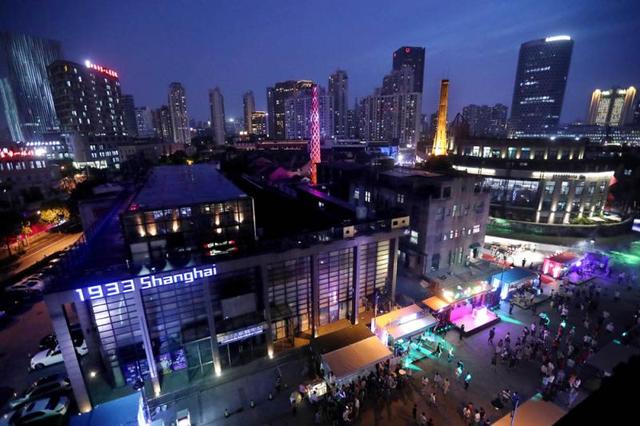 美酒、烧烤、灯光秀，上海虹口区的夜生活，这里风景特别好……