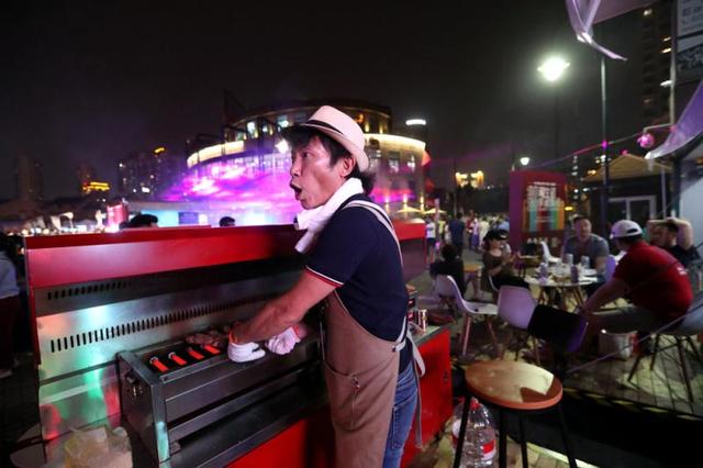 美酒、烧烤、灯光秀，上海虹口区的夜生活，这里风景特别好……