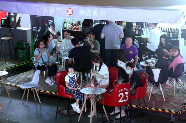 美酒、烧烤、灯光秀，上海虹口区的夜生活，这里风景特别好……