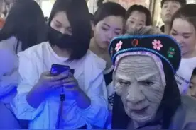 郑州女子扮孟婆熬制孟婆汤，你敢喝吗？图片