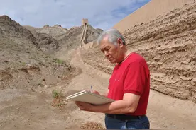 历时8年绘就万里长城 84岁画家景浩：实地走访深受震撼图片