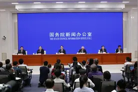 14亿人齐心战疫，体现了中国人民深厚的家国情怀