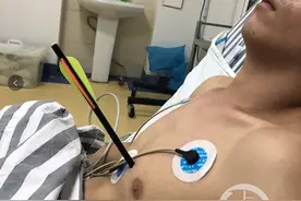 广西小伙练弩箭失手将自己一箭穿心，距心脏仅差1厘米图片