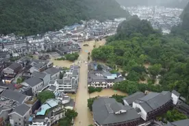 大桥变“孤岛”！强降雨导致桂林阳朔内涝严重图片