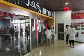 郑州市民花2万办的健身卡，还没开卡店家就“关门”了图片