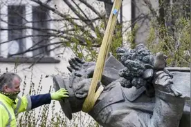 马妮：我视频刚做完，捷克又不拆二战英雄的雕塑了图片
