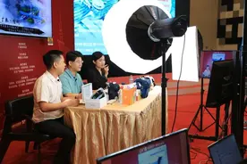 广州增城区副区长直播带货，变身“砍价达人”，助网友一折秒杀图片