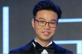 除了《坚如磐石》，王迅还在拍张艺谋监制的《我和我的家乡》图片