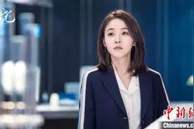 张佳宁《燃烧》中挑战霸道女总裁：表情管理和造型下足功夫图片