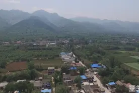 《环保督察整改进行时》临渭区：因地制宜整治矿山 让秦岭山更青 树更绿 水更清图片