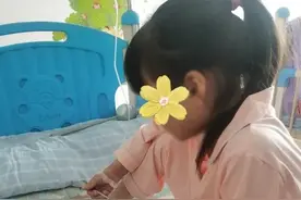 10岁女孩大小便失禁，坐在马桶上度日，无计可施时医生使用“杀手锏”图片