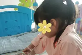 10岁女孩大小便失禁，坐在马桶上度日，无计可施时医生使用“杀手锏”图片