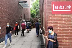 张文宏今起恢复普通专家门诊，挂号费50元！近两周网上预约已满图片