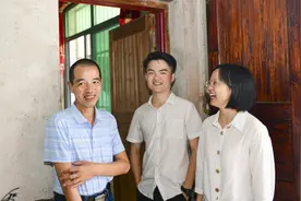 儿女“偷偷”回家拍全家福，癌症晚期父亲脸上露出了笑容图片