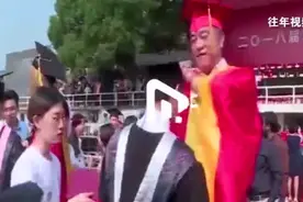 因疫情错过毕业典礼，湖南师范大学承诺每年都虚位以待图片