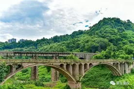 大渡口：两座老桥肩并肩，它走过岁月，你走过它｜南川：磅礡龙岩城图片