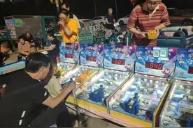 逛夜市看垦利夜经济 大众网直播走进明珠广场图片