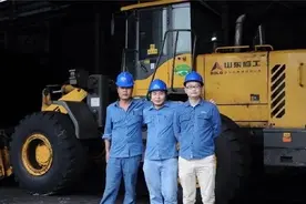 广州三名维修工暴雨中救起8人，公司决定每人奖2万元图片