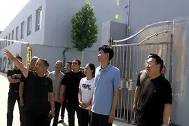 姜存师在县蒲剧团调研图片