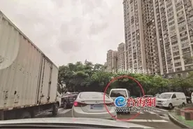 厦门停车难 这辆面包车又如此“添堵”（图）图片
