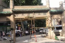 武大校门牌坊沧桑往事：先后四座，见证辟山建校历史图片