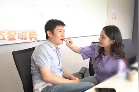 林允为程序员涂口红 互动有趣图片