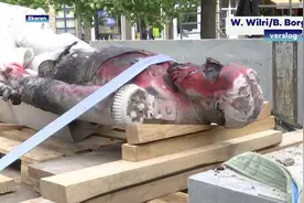 殖民刚果（金）的比利时前国王及英国奴隶贩子的雕像，移走了图片